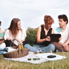 TP-Link M7200, a mobile access point